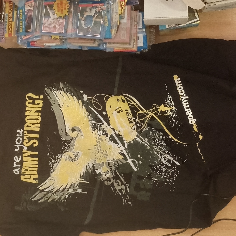 U.S. army unicor size XL shirt in great condition